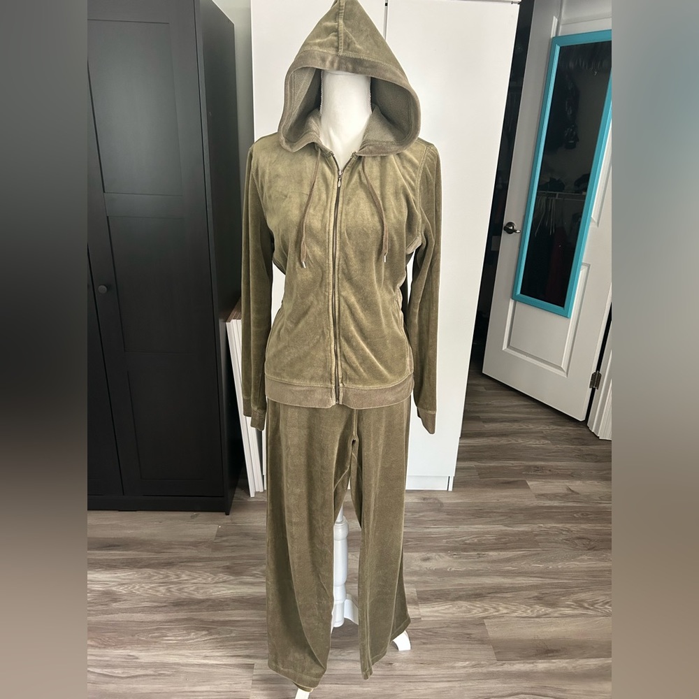 Jones Sport track suit